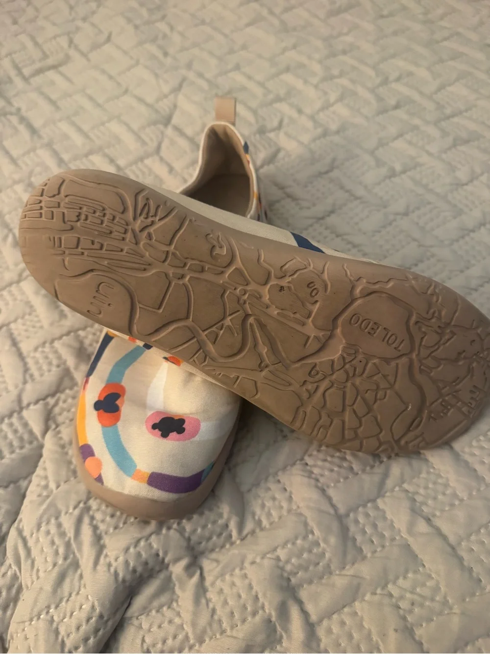 UIN Women Espadrilles Slip-On in Cream with Multicolor Rainbow Print size 10.5